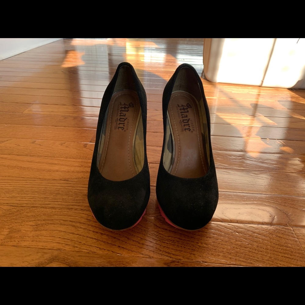 Virgem Madre black heels